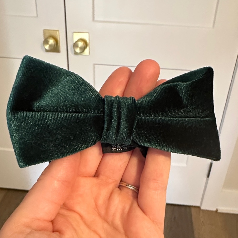 Ivy City Co Bow Ties in Cleopatra Emerald Velvet - Men’s Pre-Tied, Adjustable